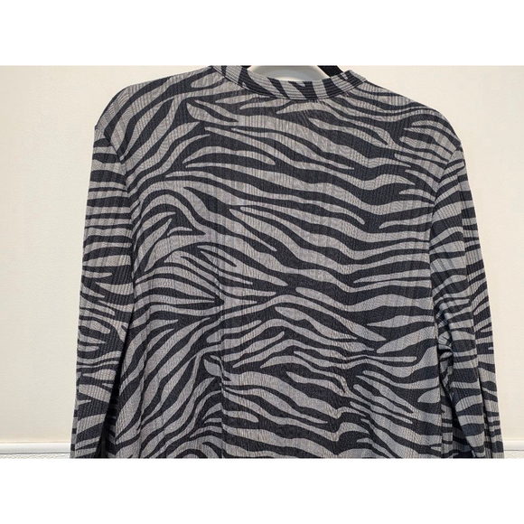 Women's Terra & Sky Cardigan Size 0X Gray & Black Zebra Print - Picture 7 of 7